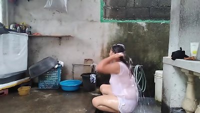 chinese wife nude take a bath in the morning