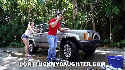 DON'T nail MY daughter - horny Sierra Nicole fucks The Carwash man