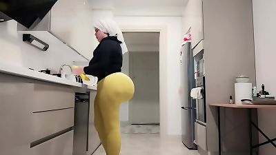my gigantic donk stepmom caught me witnessing at her ass!!!
