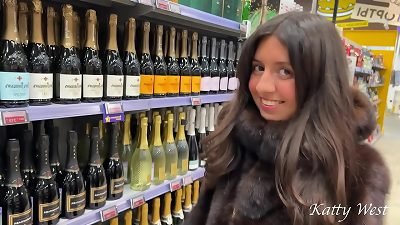 The agent picked up a mercenary bitch, nailed in a motel room and cum all over her face