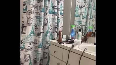 It seems that everyone is eager to have sex with Anna Maria, but nobody is willing to spend money on her.