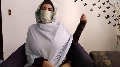 Real Arab In Hijab mom praying And Then jerking Her Muslim beaver While husband Away To squirting ejaculation