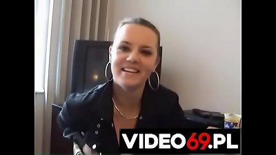 Polskie porn - Na castingu BasieÅ„ka wyczynia cudeÅ„ka