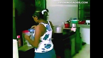 Cojiendo empleada domestica - www.putaslocas.net