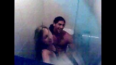 Argentina : Saca la camara la concha de la lora , grita