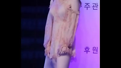 å…¬ä¼—å·ã€91å…¬ç¤¾ã€‘éŸ©å›½å¥³å›¢æ·¡ç²‰è‰²è¿žè¡£è£™æ€§æ„Ÿè¯±æƒ‘çƒ­èˆž