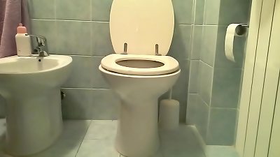 amateur bathroom getting off real orgasm