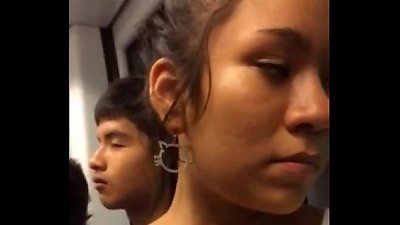 chicas en el metro de Lima