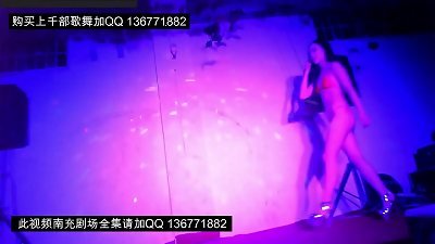 åŠ²çˆ†è„±è¡£èˆžè¡¨æ¼”ï¼Œè„±å…‰å…‰è·³è‰³èˆžéœ²é€¼ç»™è§‚ä¼—çœ‹ä¸ªå¤Ÿ