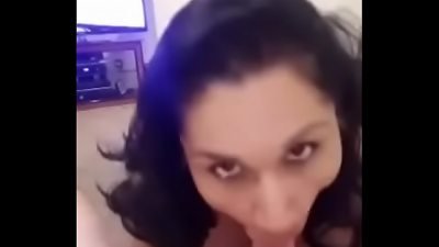 Se&ntilde;ora putona mamando verga y  tragando man milk