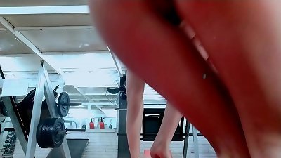 Batendo uma siririca na academia louca pra ser pega por algu&eacute;m