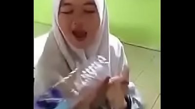 The hijab becomes sexy in class, FULL > > https://.io/CadNZA