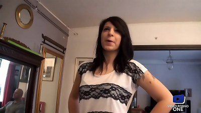 Jessica Shanice, la jeune coquine veut se faire enculer en 3