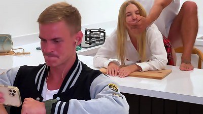 Californiababe is cheating her cheating bf behind his back