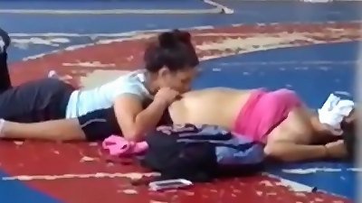 Novinhas l&eacute;sbicas flagradas na escola