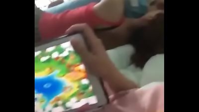 Nakaw na Sandali Habang Tulog Sila