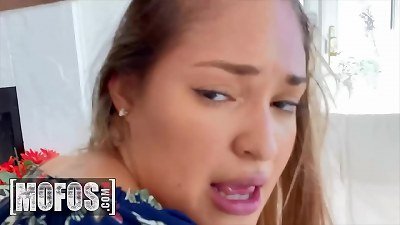 killer stunner (Gizelle Blanco) Lets lucky dude fuck Her raw tasty vag - Mofos