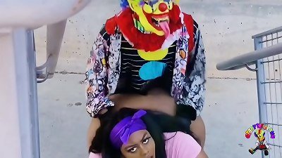 juicy Tee Gets poked by Gibby The Clown on A engaged Highway During Rush Hour