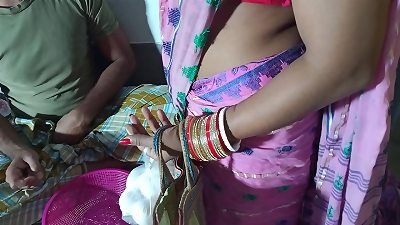 à¤…à¤‚à¤¡à¥‡ à¤¬à¥‡à¤šà¤¨à¥‡ à¤µà¤¾à¤²à¥‡ à¤¨à¥‡ à¤˜à¤° à¤®à¥‡à¤‚ à¤…à¤•à¥‡à¤²à¥€ à¤­à¤¾à¤­à¥€ à¤•à¥€ à¤œà¤¬à¤°à¤¦à¤¸à¥à¤¤à¥€ à¤šà¥à¤¦à¤¾à¤ˆ à¤•à¥€ hard-core Bhabhi bang-out
