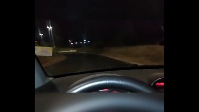 DANGER! Mamando o macho e mostrando os peitos e a buceta no tr&acirc;nsito.