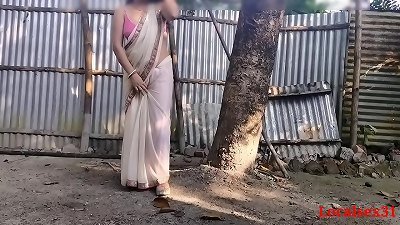 Outdoor smash By Local Sonali Bhabi ( Official vid By Localsex31)