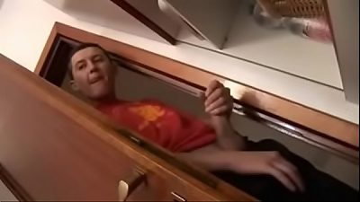 Moleque tarad&atilde;o socando a vara na m&atilde;e gostosa www.cadelanocio.com.br