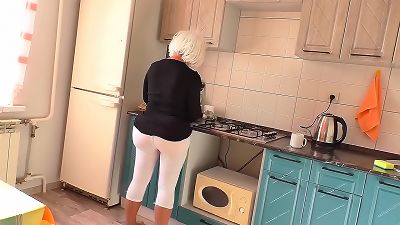 mommy spreads her fat booty for anal invasion fuckfest her sonny