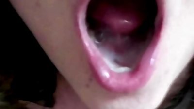 A married woman, JapaCasadaGata, enjoys oral sex and sucks a man's dick