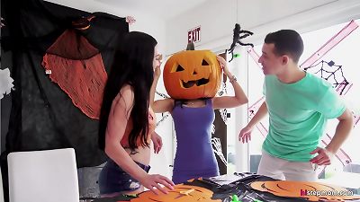 Stepmom's Head Stucked In Halloween Pumpkin, Stepson Helps With His huge Dick! - Tia Cyrus, Johnny