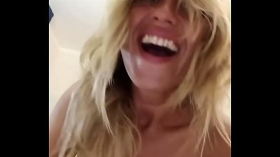 The best amateur orgasms with eye contact happen when cheating, not with a boyfriend