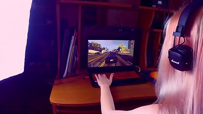 pounded a GAMER right behind the game