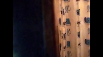 Espiando las tetas a mi abuela de 73a&ntilde;os DESNUDA